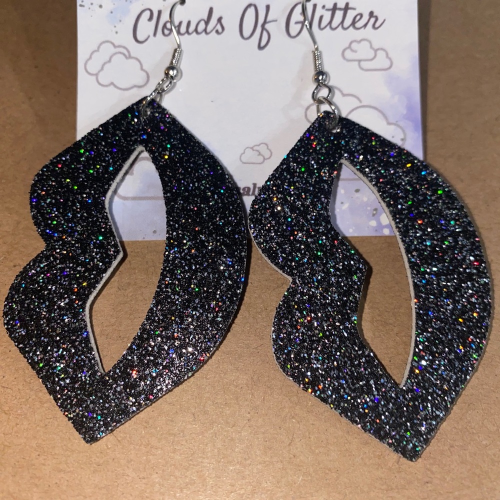 Black Glittered Lips Dangle Earrings. PU leather